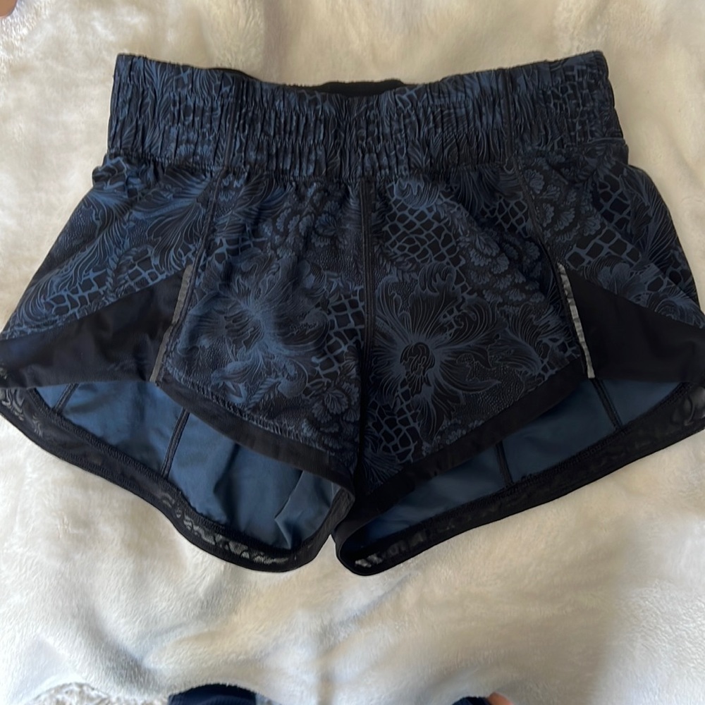 Lulu shorts size 2, 2.5 inch high rise